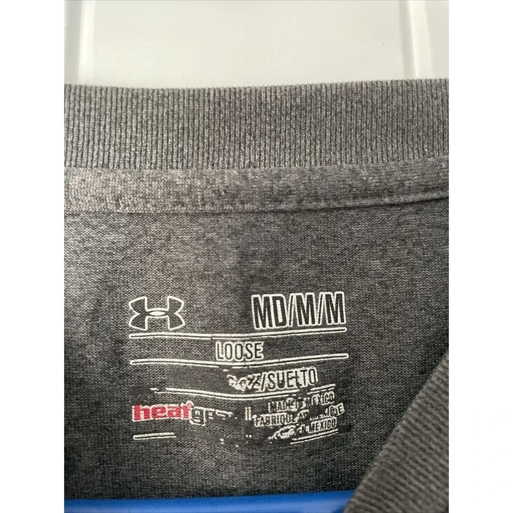 UNDER ARMOUR Short Sleeve HEAT‎ GEAR Loose GRAY Shirt w/ BLACK LOGO Men's Medium